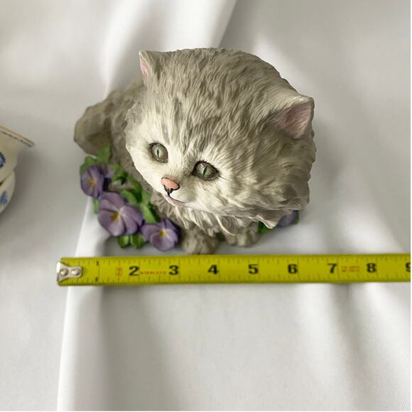 Vintage Ceramic Persian Cat Figurine with Purple Flowers - Picture 3 of 5